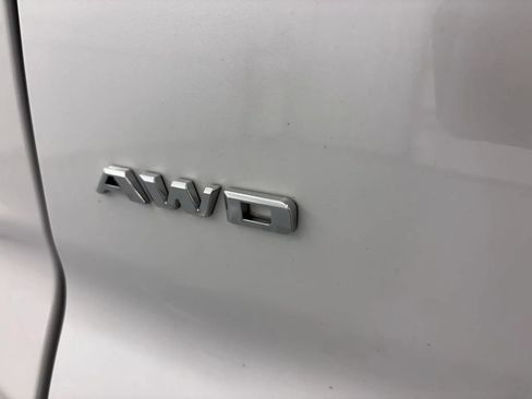 Used 2024 Cadillac XT4 Premium Luxury w/ Technology Package FWD image 37
