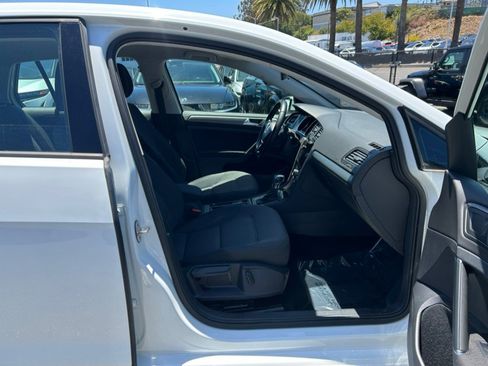 Used 2019 Volkswagen e-Golf SE w/ Driver Assistance Package FWD image 30