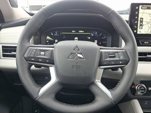 New 2026 Mitsubishi Outlander SE image 10