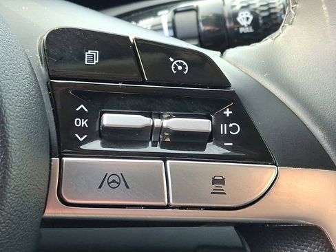 Certified 2023 Hyundai Elantra Limited image 25