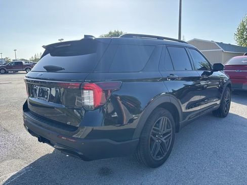 Used 2025 Ford Explorer ST-Line w/ Premium Package image 5