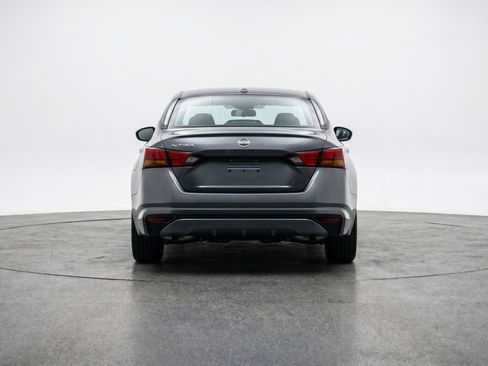 Used 2025 Nissan Altima 2.5 SV FWD image 7