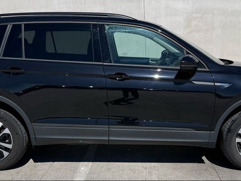 Used 2022 Volkswagen Tiguan S image 3