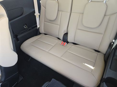 Used 2022 Ford Explorer XLT w/ Equipment Group 202A image 28