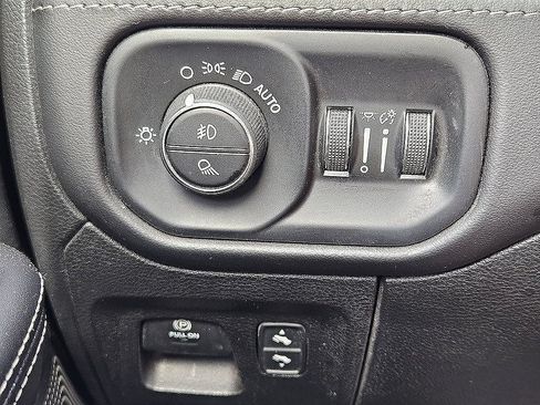 Used 2020 RAM 1500 Limited AWD/4WD image 17
