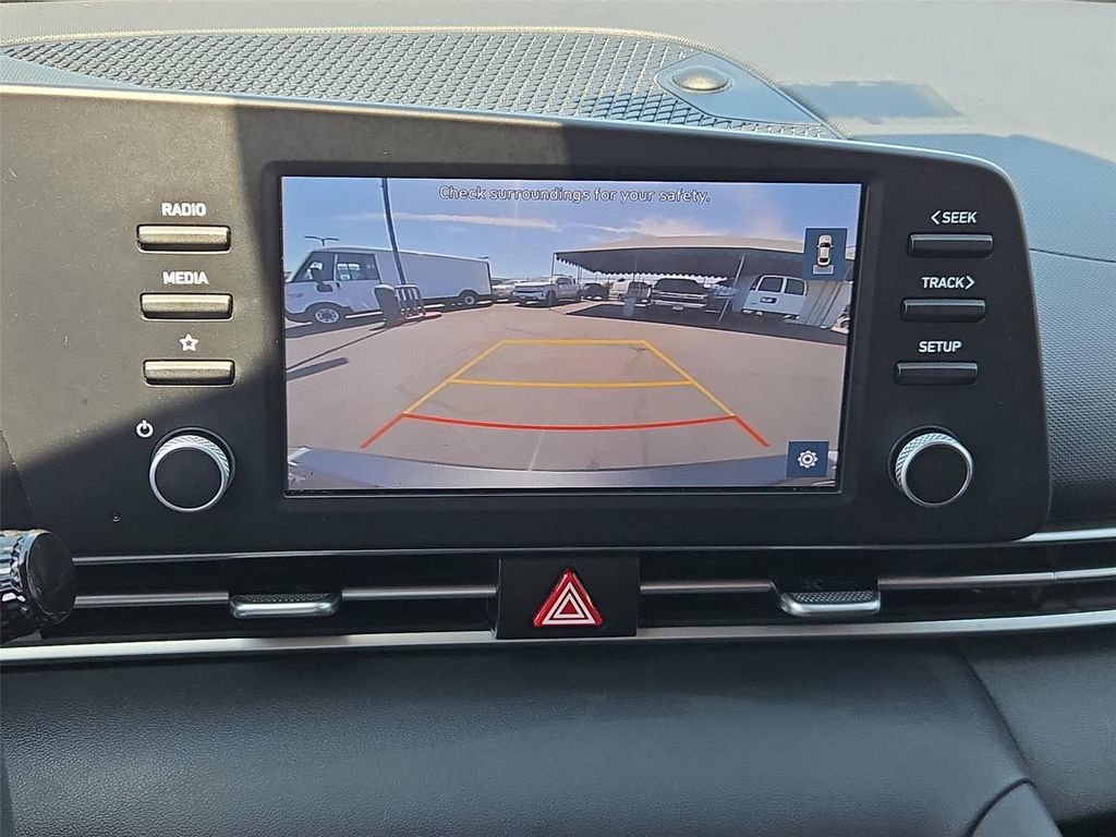 Used 2022 Hyundai Elantra SE w/ Cargo Package FWD image 7