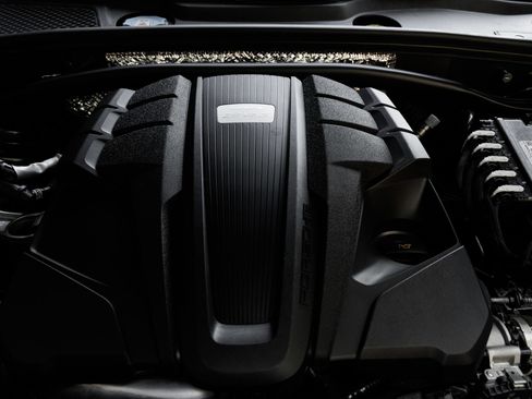 Certified 2023 Porsche Macan S AWD/4WD image 41