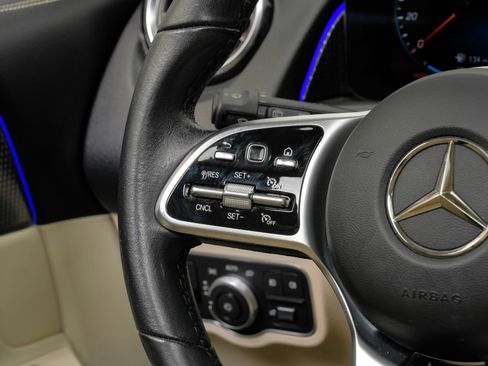 Used 2023 Mercedes-Benz GLB 250 4MATIC w/ Premium Package image 21
