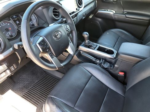 Certified 2022 Toyota Tacoma Limited w/ Nightshade Package AWD/4WD image 10