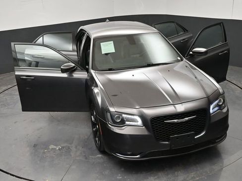 Used 2019 Chrysler 300 S image 25