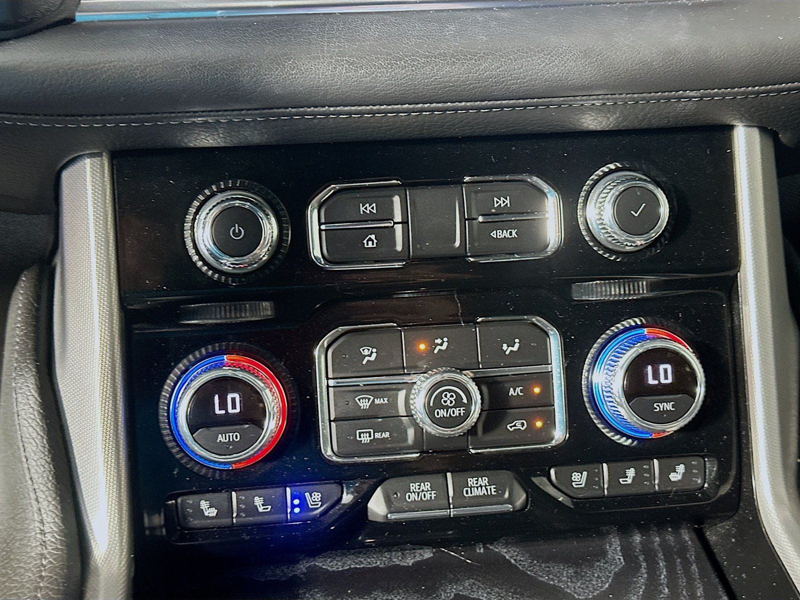 Used 2021 GMC Yukon XL Denali AWD/4WD image 16
