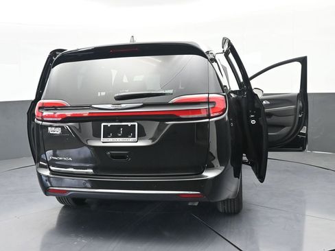 New 2026 Chrysler Pacifica Select image 75