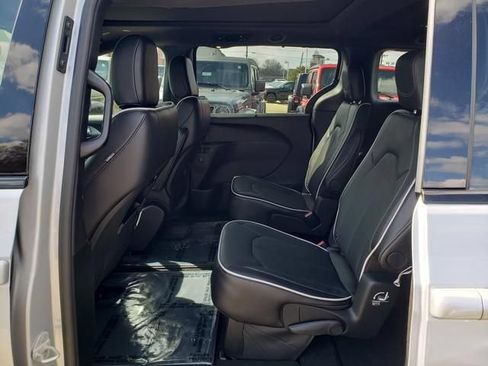 New 2026 Chrysler Pacifica Limited w/ S Appearance Package FWD image 7