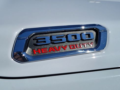 Used 2024 RAM 3500 Big Horn AWD/4WD image 8