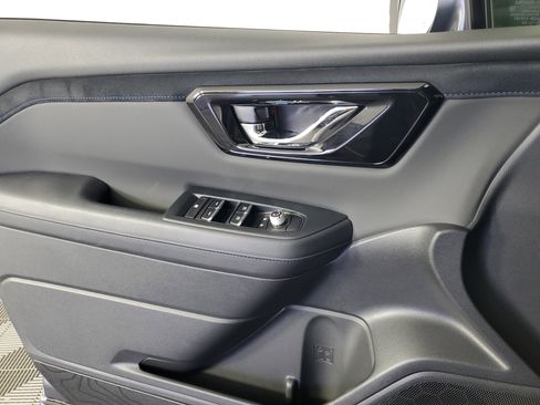 Used 2025 Subaru Forester Limited image 29