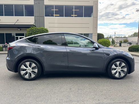 Used 2023 Tesla Model Y Long Range AWD/4WD image 12