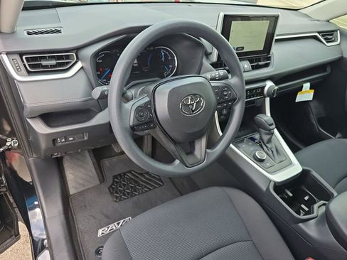 Used 2025 Toyota RAV4 LE AWD/4WD image 16
