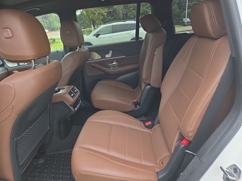 Used 2024 Mercedes-Benz GLS 450 4MATIC image 7