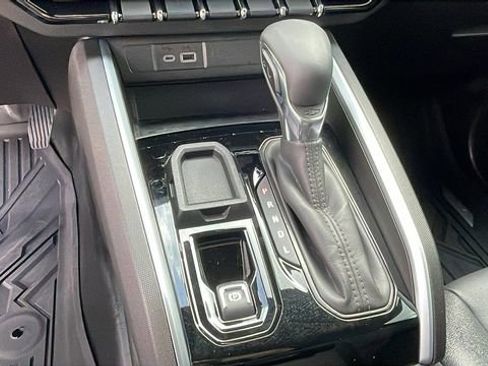 Used 2024 Chevrolet Colorado LT w/ LT Convenience Package III image 16