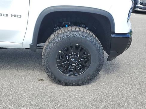 New 2026 Chevrolet Silverado 2500 ZR2 AWD/4WD image 6