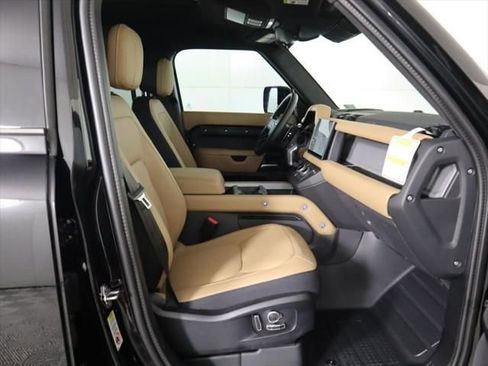 New 2025 Land Rover Defender 130 V8 AWD/4WD image 22