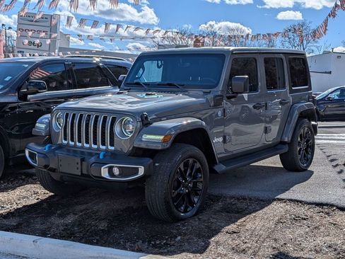Used 2023 Jeep Wrangler Unlimited Sahara w/ Cold Weather Group AWD/4WD image 2