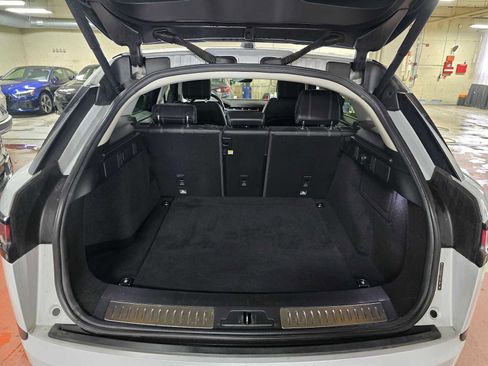 Used 2018 Land Rover Range Rover Velar S image 13