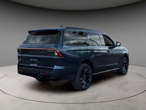 New 2026 Lincoln Navigator Reserve AWD/4WD image 9