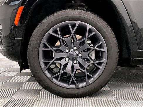 Used 2023 Jeep Grand Cherokee L Summit AWD/4WD image 10