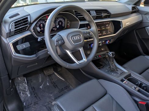 Used 2025 Audi Q3 2.0T Premium image 15