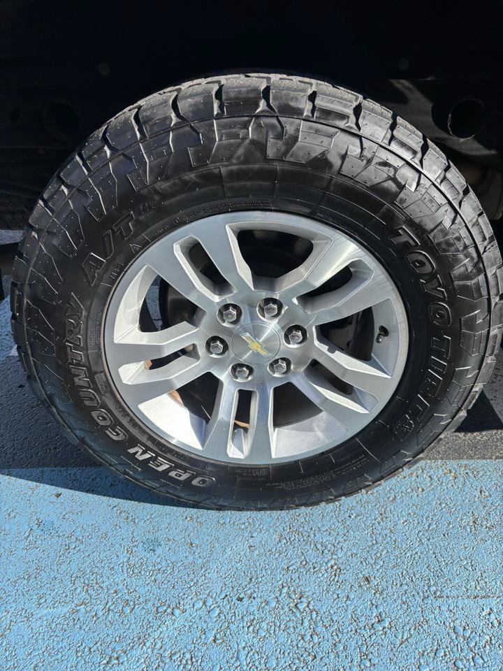 Used 2018 Chevrolet Silverado 1500 LTZ w/ LTZ Plus Package AWD/4WD image 28