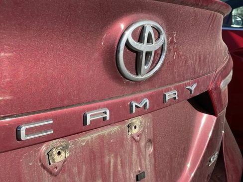 Used 2018 Toyota Camry SE image 9