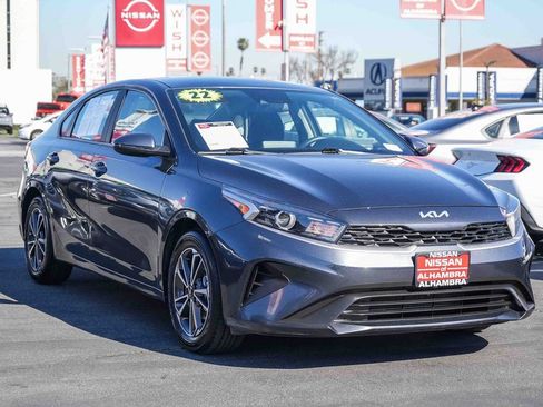 Used 2022 Kia Forte LXS w/ LXS Technology Package image 4