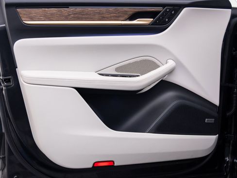 Certified 2024 Porsche Macan 4 Electric image 13