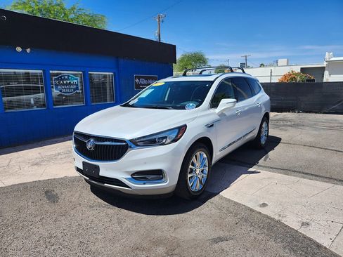 Used 2018 Buick Enclave Premium w/ Experience Buick Package FWD image 3