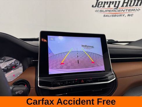 Used 2024 Jeep Compass Limited image 3