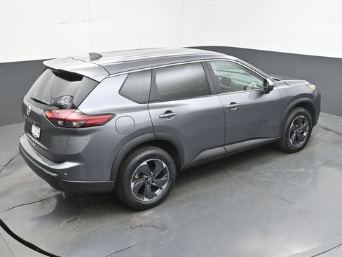 Used 2025 Nissan Rogue SV FWD image 34