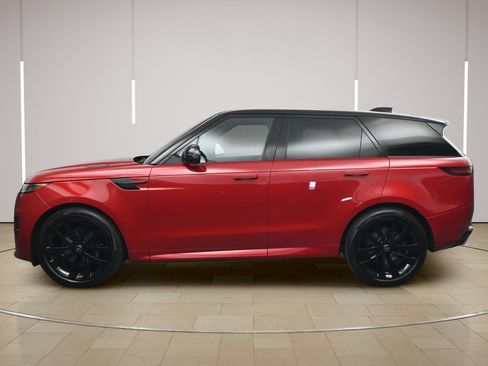 Used 2025 Land Rover Range Rover Sport Dynamic SE AWD/4WD image 2