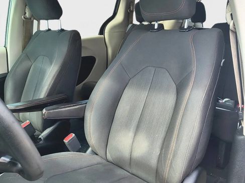 Used 2019 Chrysler Pacifica LX w/ Tire & Wheel Group image 12