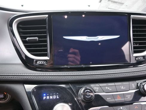 Used 2024 Chrysler Pacifica Limited FWD image 34