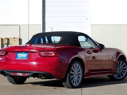 Used 2018 FIAT 124 Spider Lusso w/ Navigation & Sound Group image 3