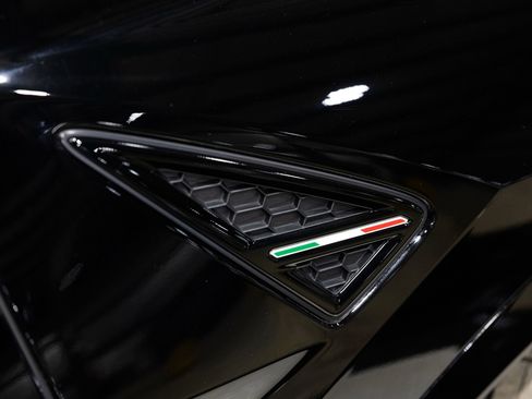 Used 2021 Lamborghini Urus AWD/4WD image 16