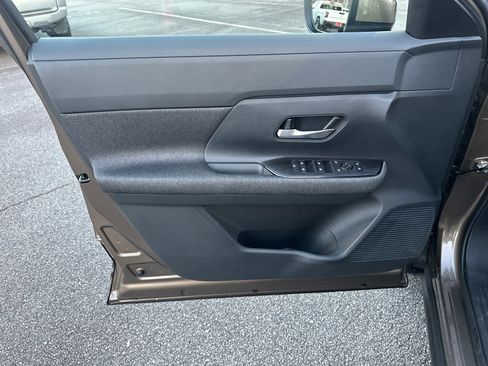 Certified 2025 Nissan Kicks SV image 10