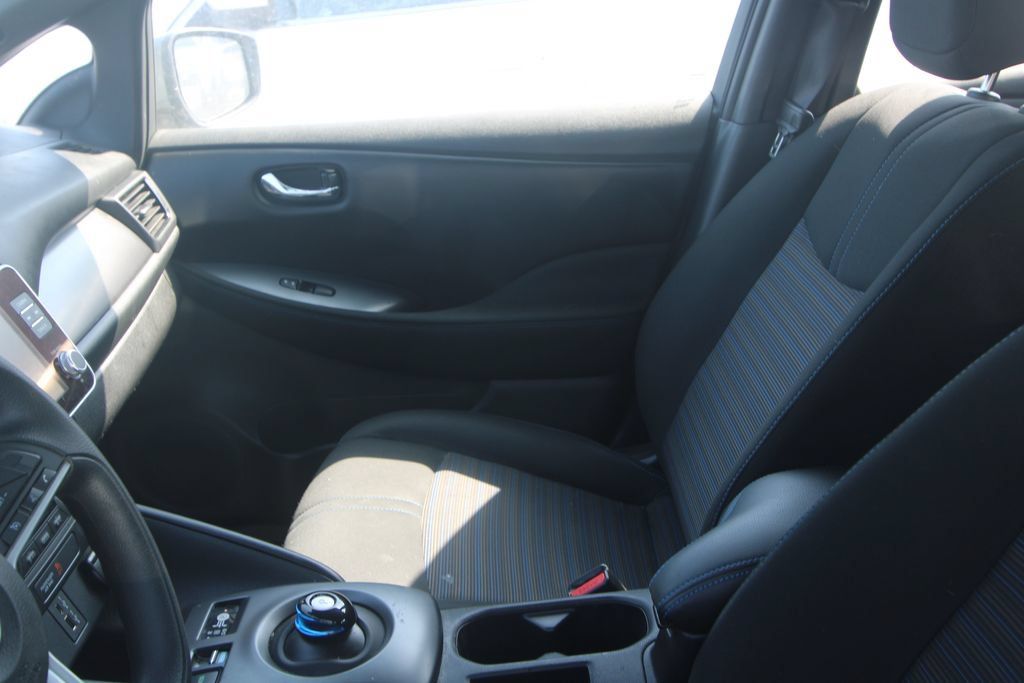 Used 2025 Nissan Leaf S FWD image 16