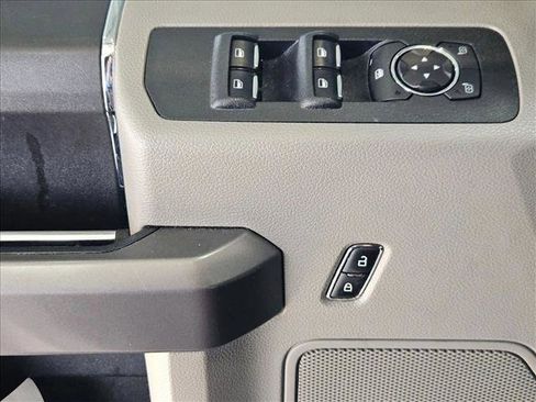 Used 2019 Ford F150 XLT image 6