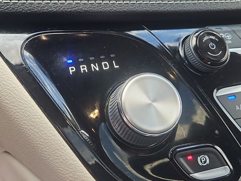 Used 2022 Chrysler Pacifica Limited AWD/4WD image 22