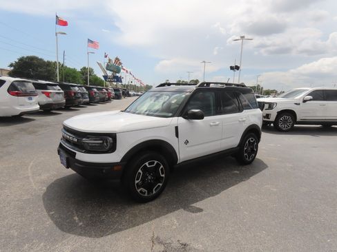 Used 2024 Ford Bronco Sport Outer Banks AWD/4WD image 2