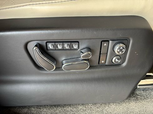 Used 2018 Bentley Bentayga Mulliner image 23
