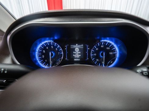 Used 2018 Chrysler Pacifica Touring-L FWD image 19