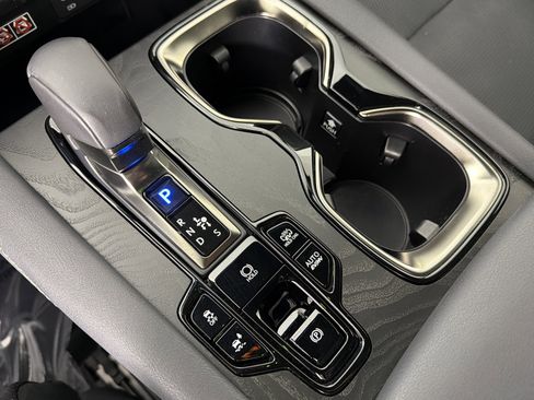 Used 2025 Lexus RX 450h AWD w/ Luxury Package image 16